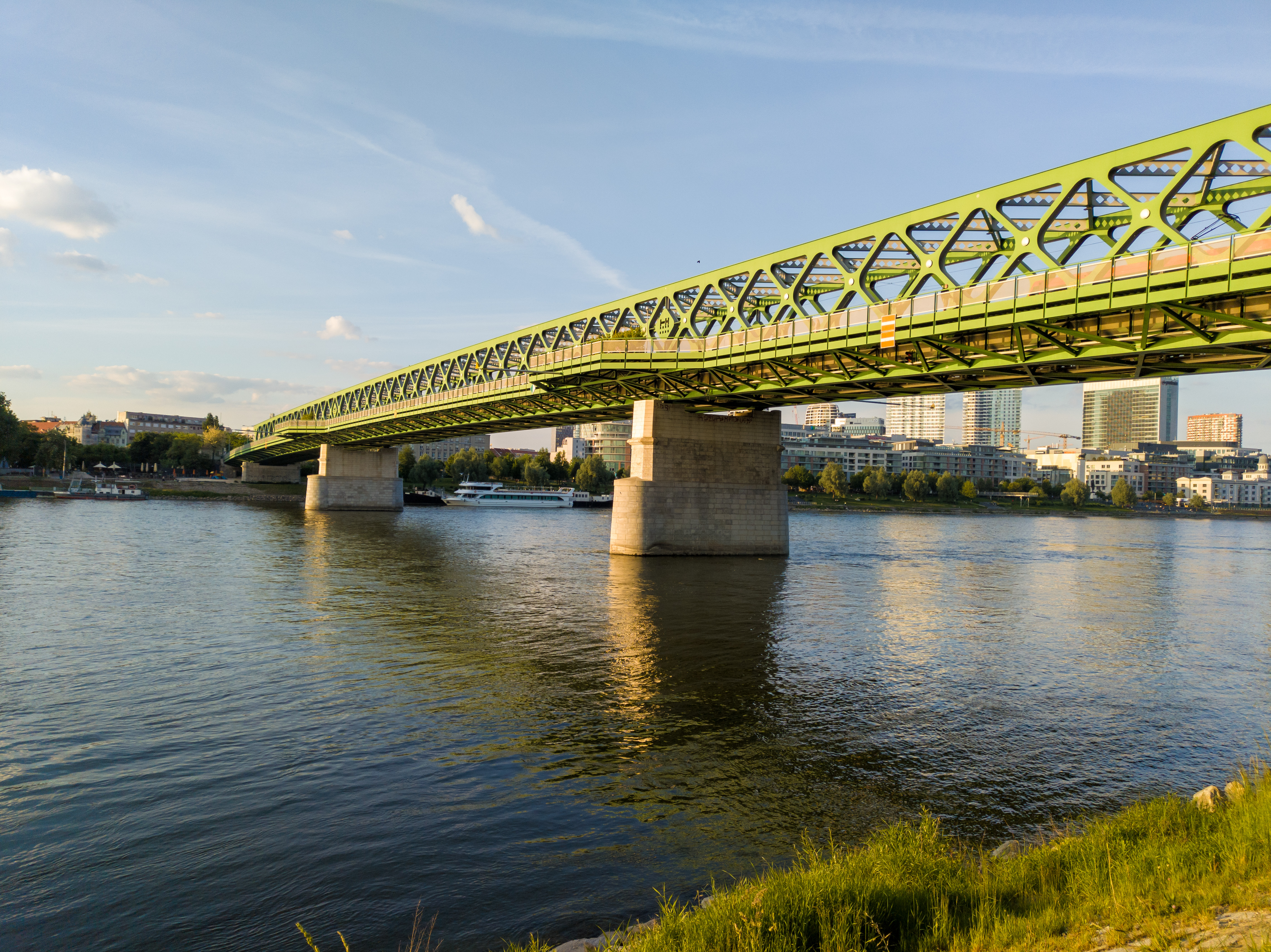 tohle by mel byt popisek... Bratislava